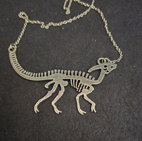 Chic Silver Dinosaur Pendant Necklace - Picture 5 of 5